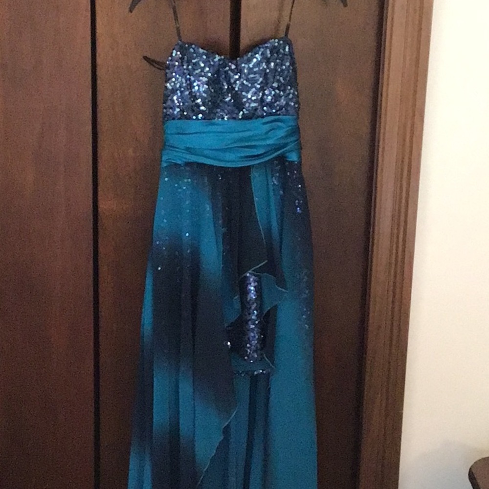 A “Speechless” Dress Size 7 Blue and Black